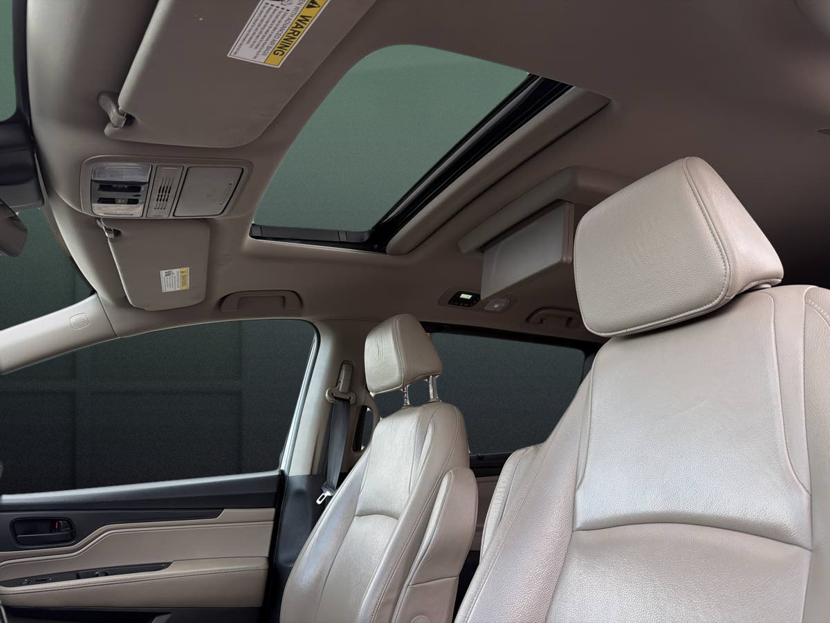 Photo 11 of this Honda Odyssey