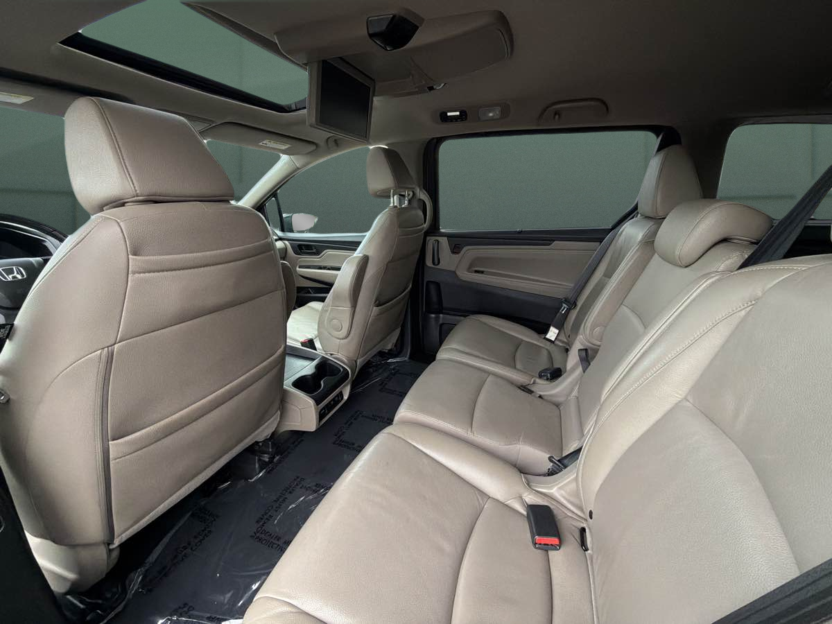 Photo 12 of this Honda Odyssey