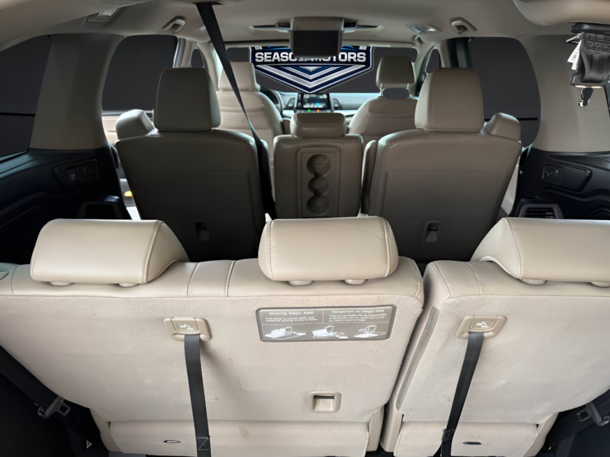Photo 14 of this Honda Odyssey