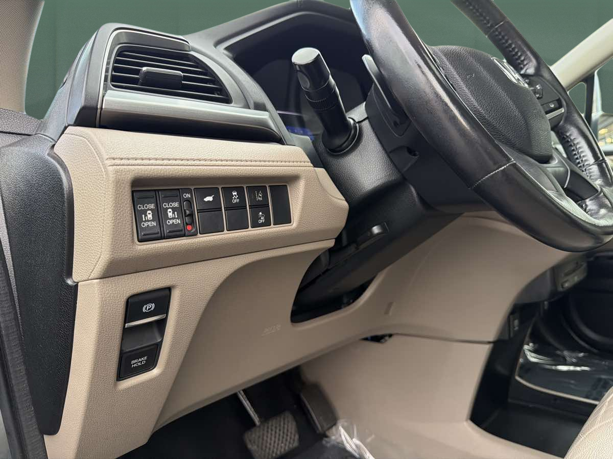 Photo 16 of this Honda Odyssey