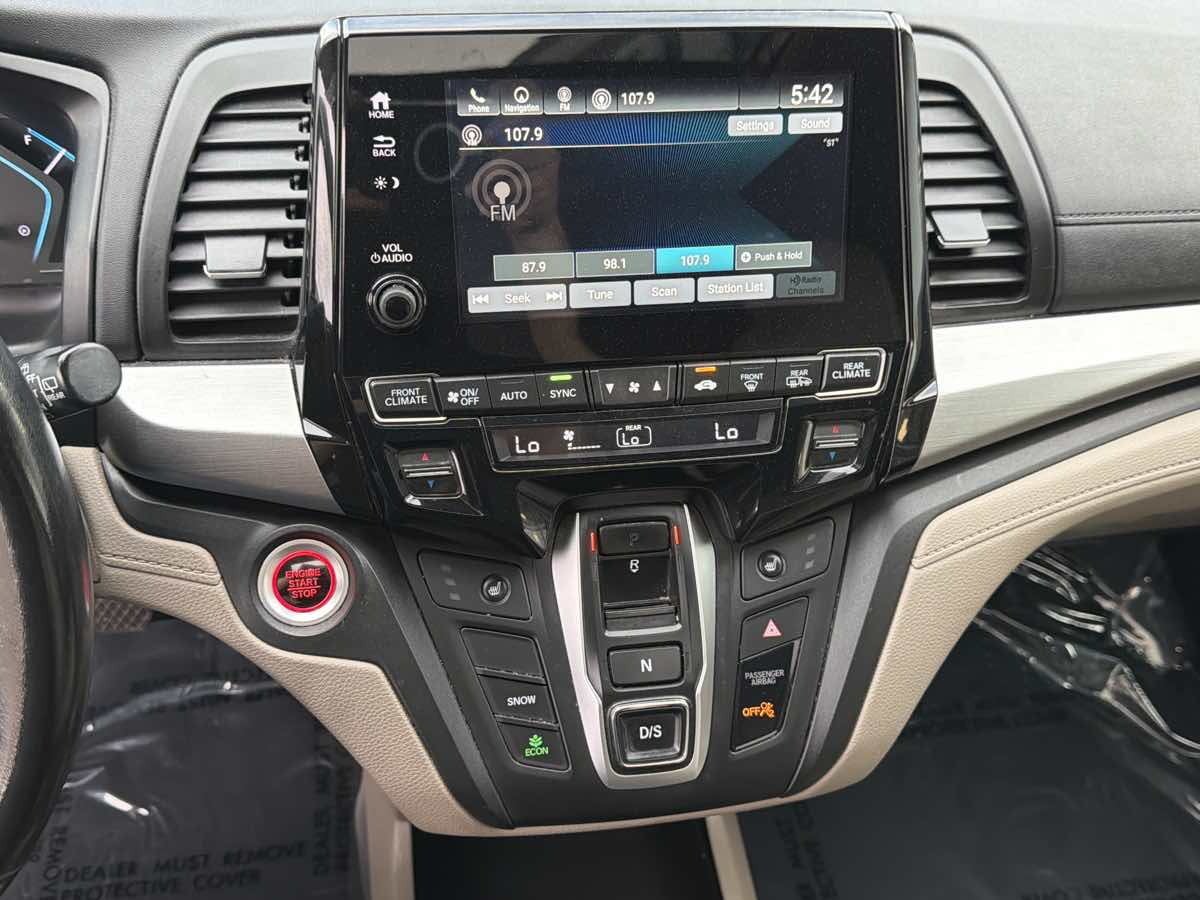 Photo 17 of this Honda Odyssey