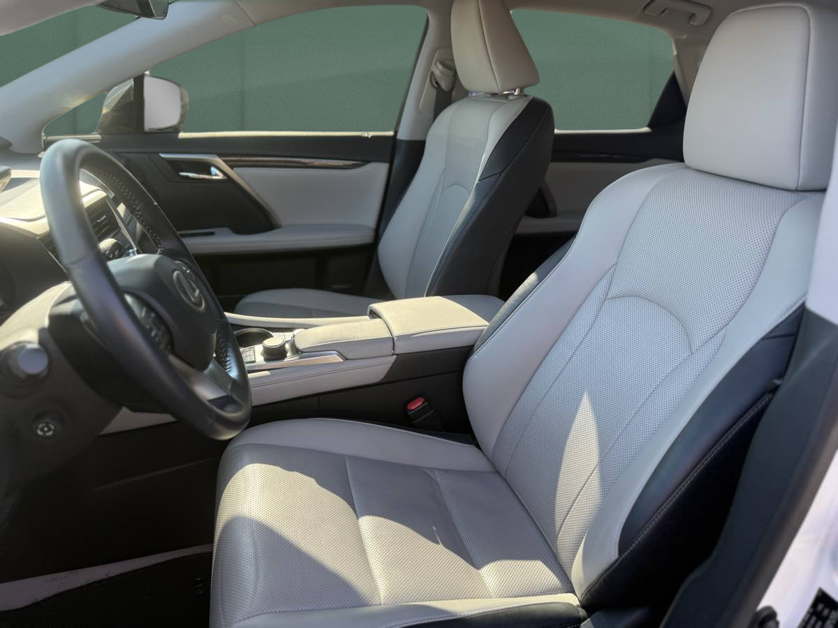 Photo 16 of this Lexus RX 350