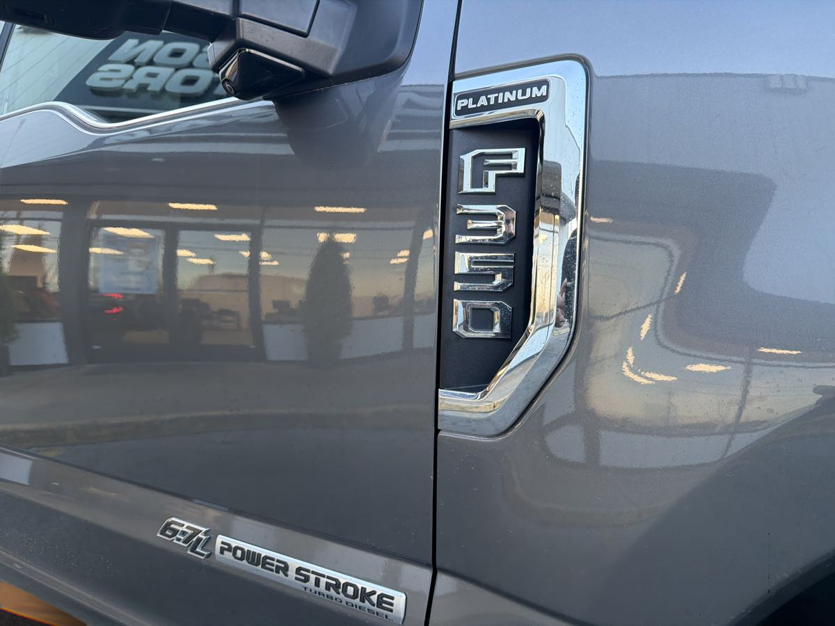 Photo 11 of this Ford Super Duty F-350 SRW