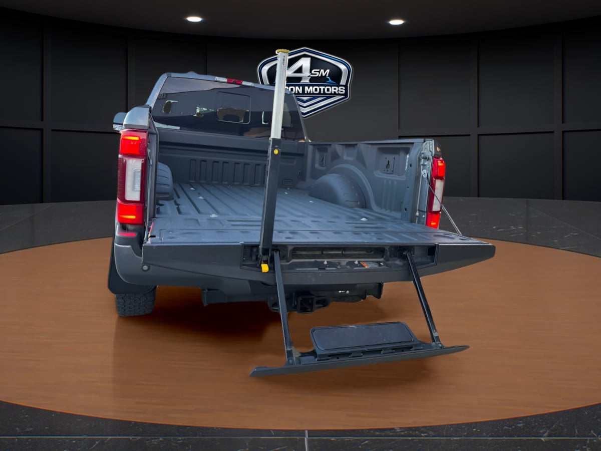 Photo 13 of this Ford Super Duty F-350 SRW