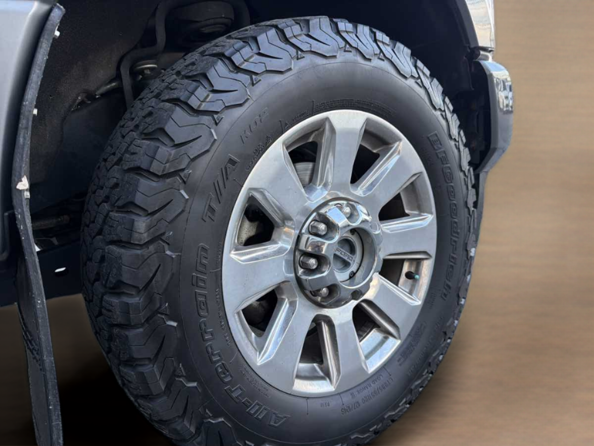 Photo 16 of this Ford Super Duty F-350 SRW