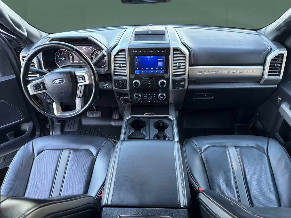 Photo 18 of this Ford Super Duty F-350 SRW