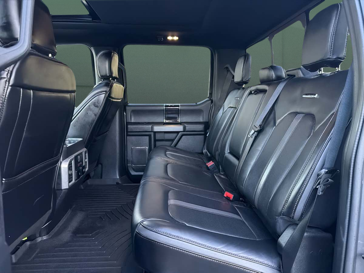 Photo 22 of this Ford Super Duty F-350 SRW