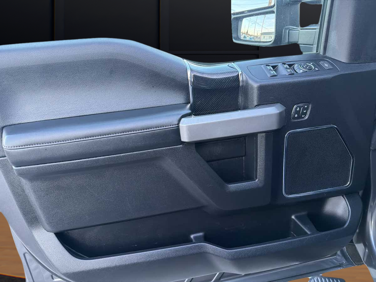 Photo 23 of this Ford Super Duty F-350 SRW