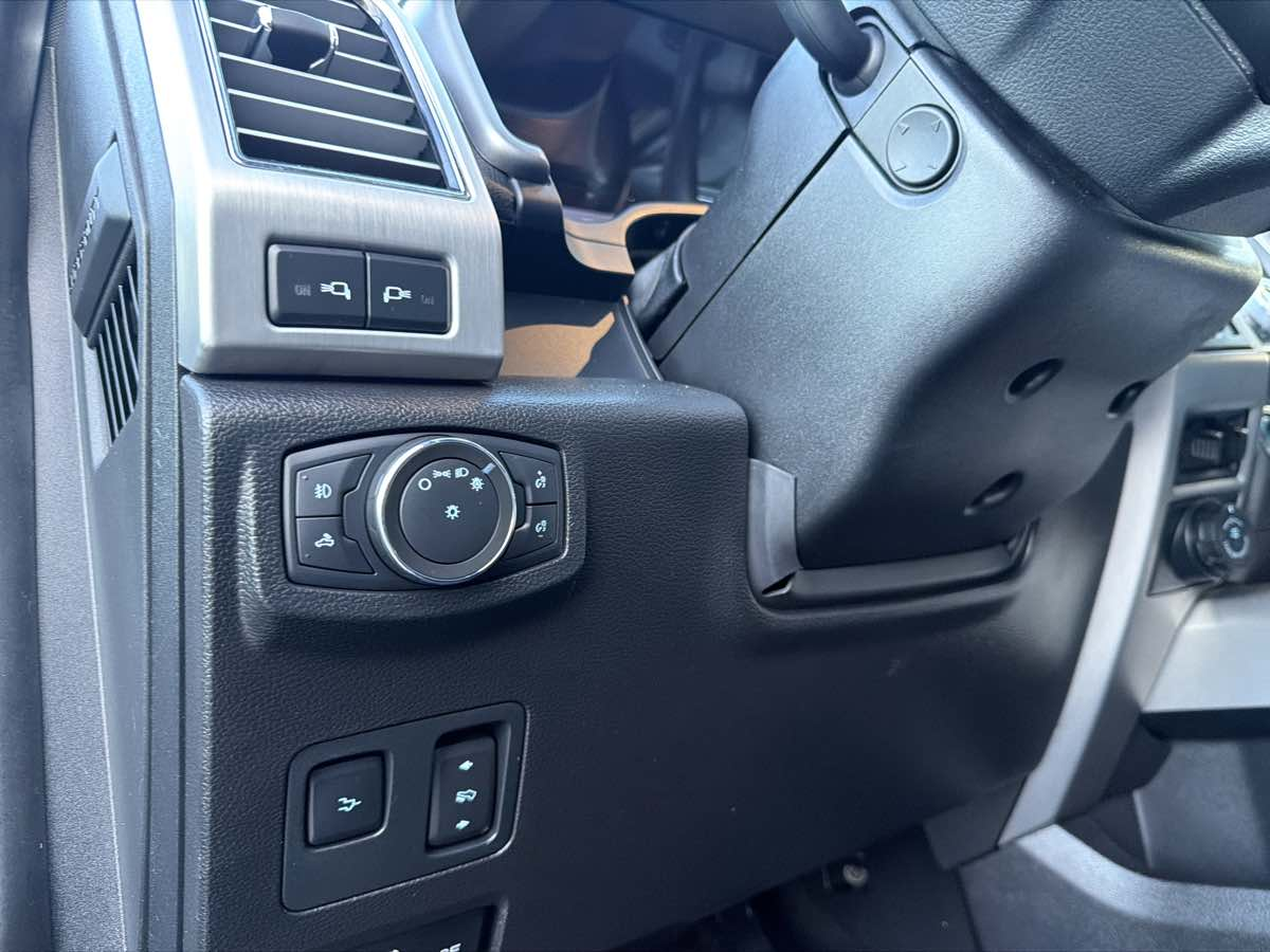 Photo 24 of this Ford Super Duty F-350 SRW