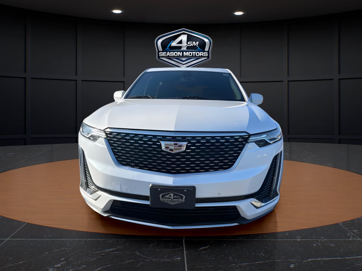 Photo 3 of this Cadillac XT6