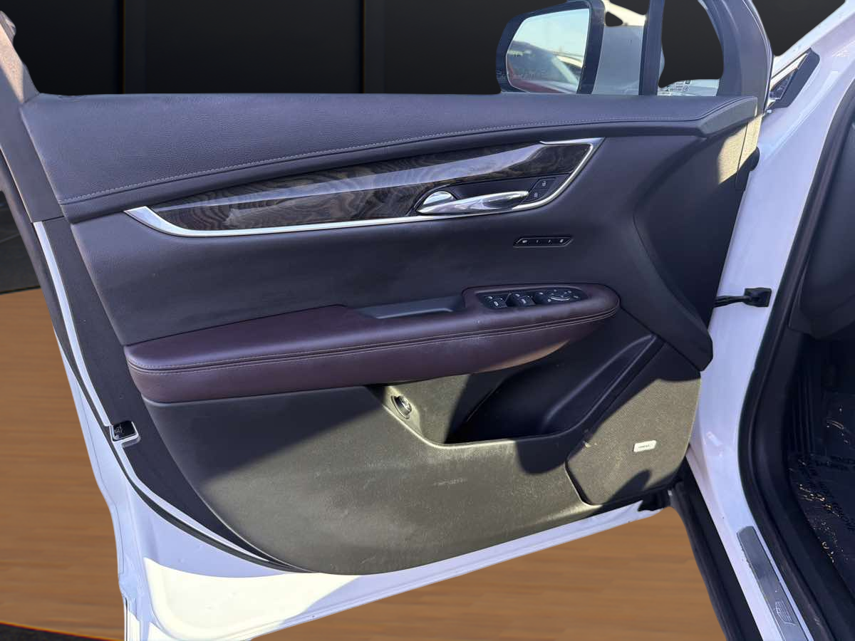 Photo 12 of this Cadillac XT6