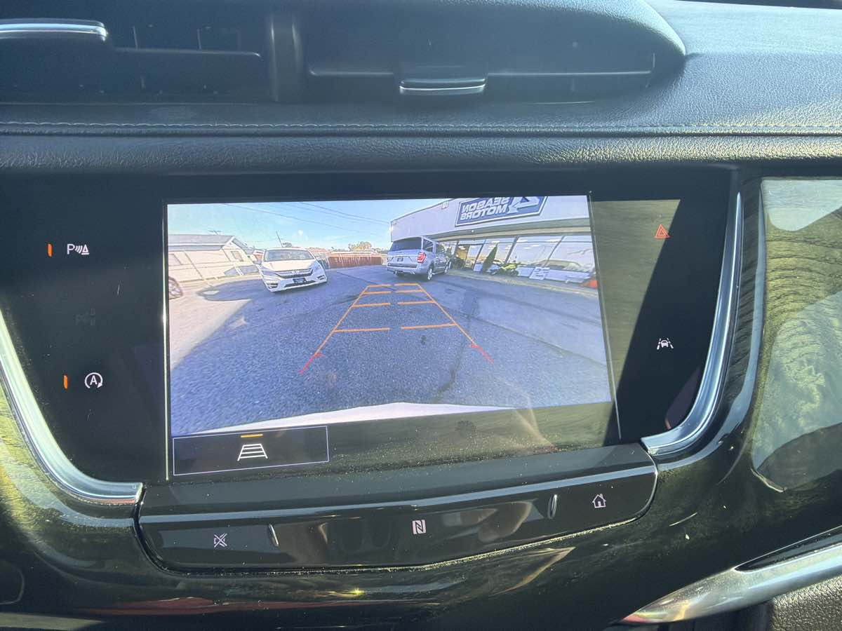 Photo 18 of this Cadillac XT6