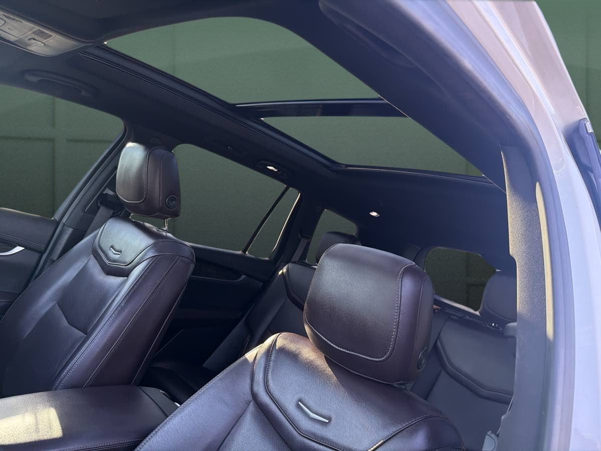 Photo 19 of this Cadillac XT6