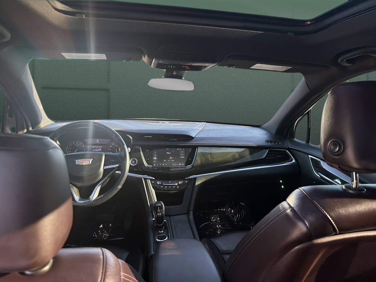 Photo 23 of this Cadillac XT6