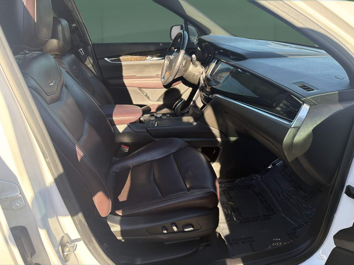Photo 25 of this Cadillac XT6