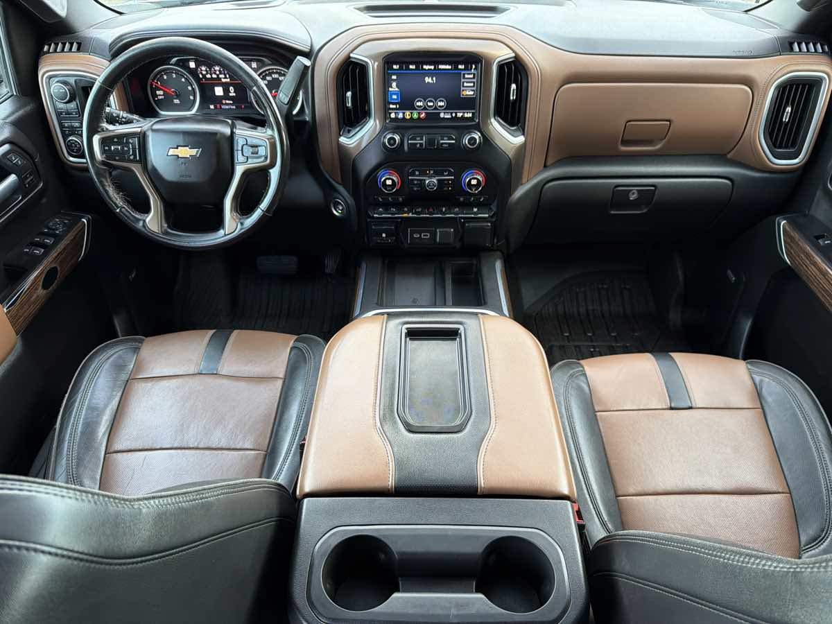 Photo 12 of this Chevrolet Silverado 1500