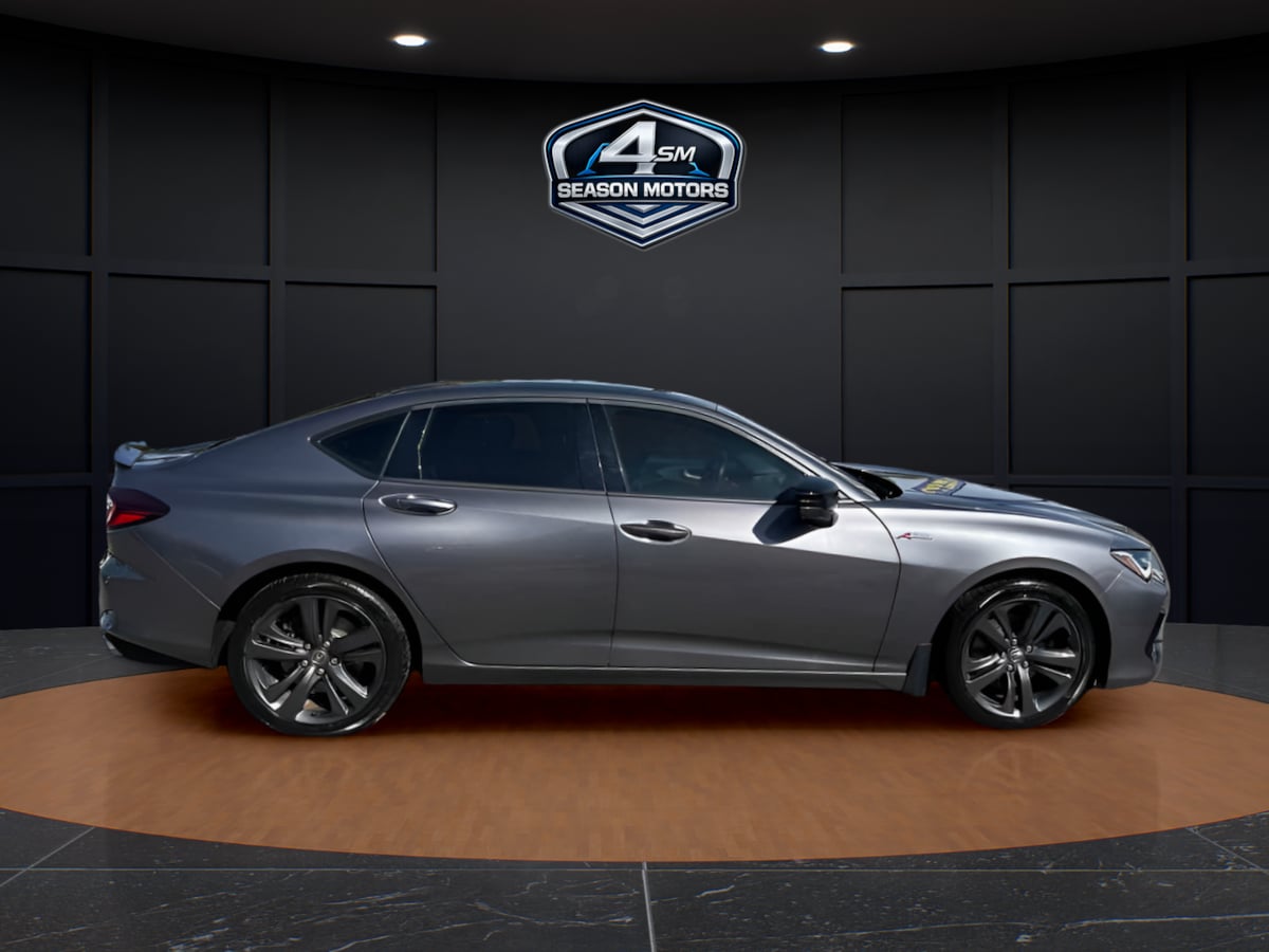 Photo 13 of this Acura TLX