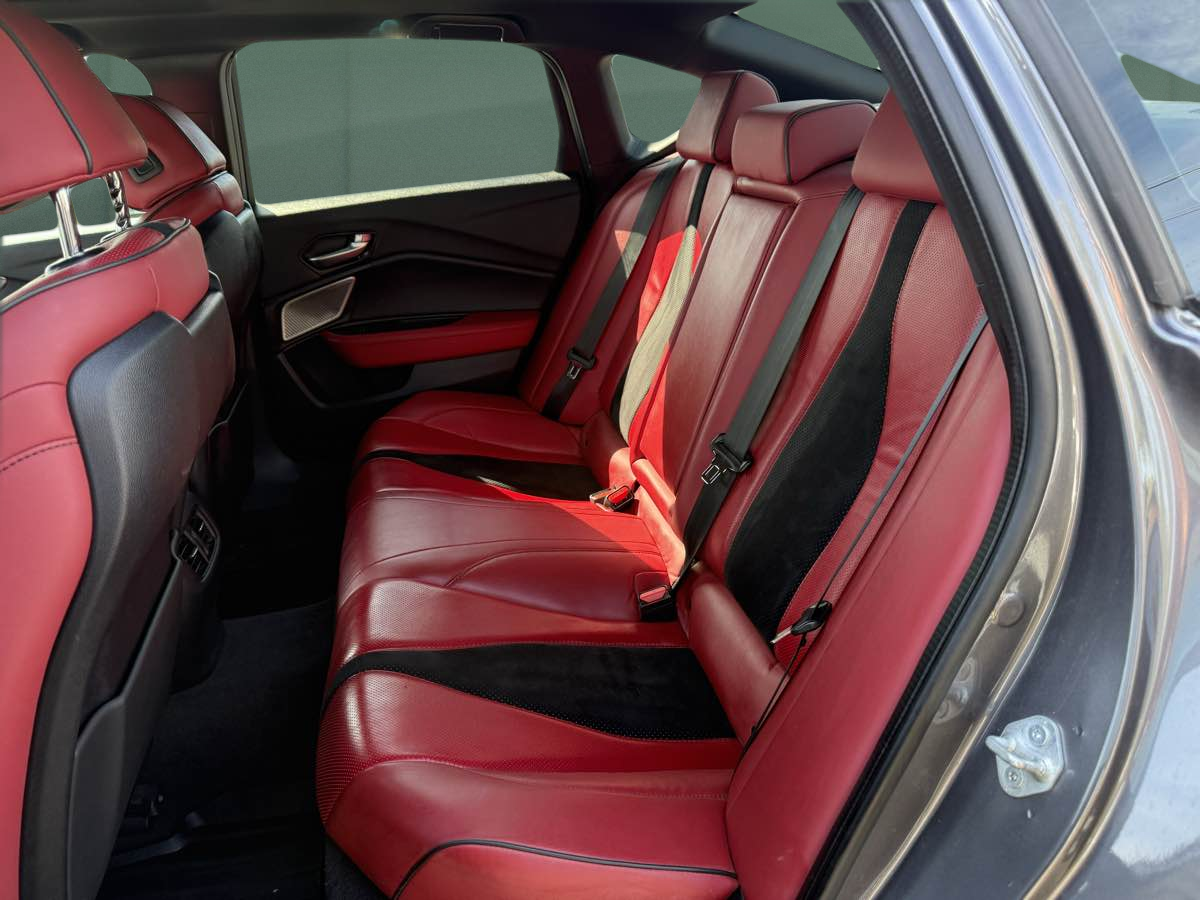 Photo 19 of this Acura TLX