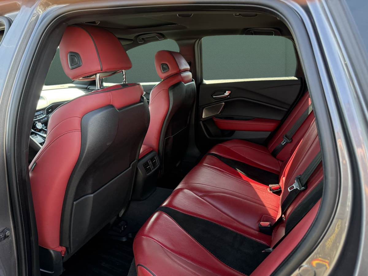 Photo 20 of this Acura TLX