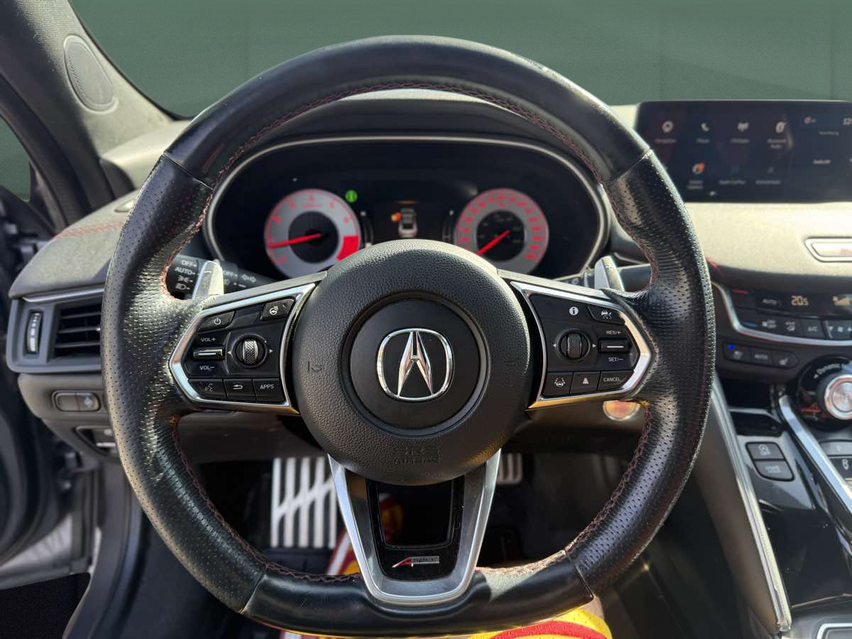 Photo 21 of this Acura TLX