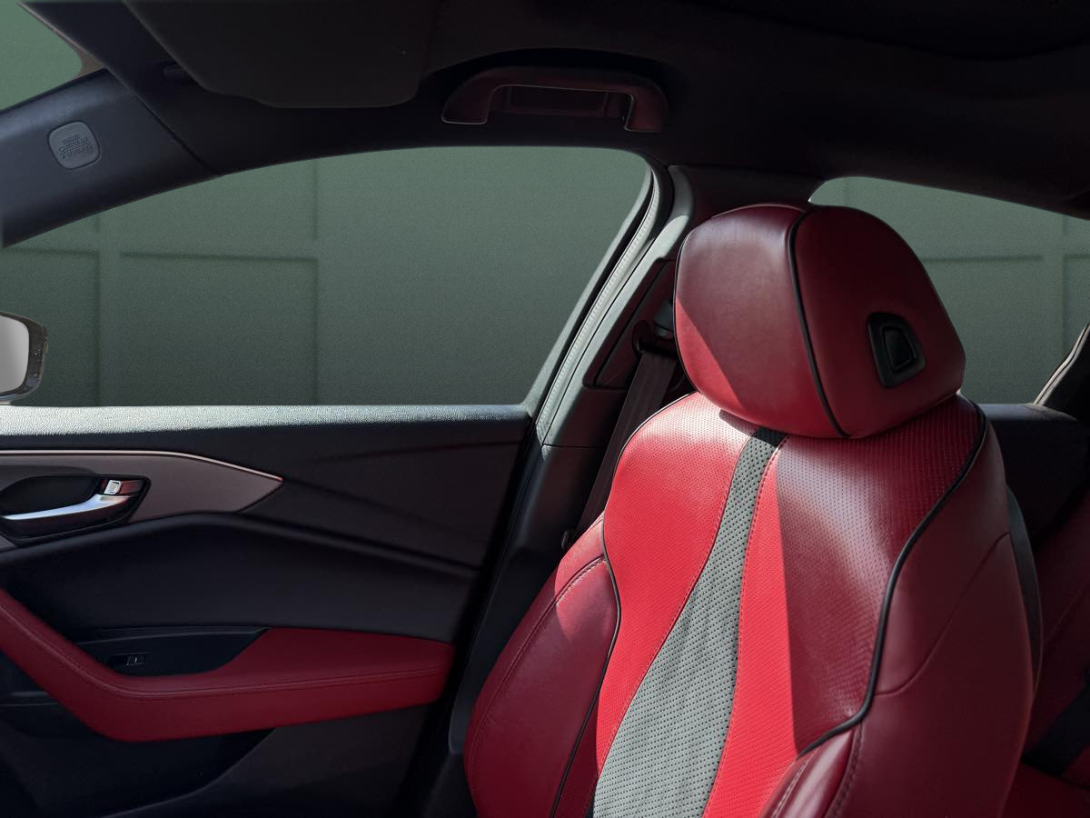 Photo 27 of this Acura TLX