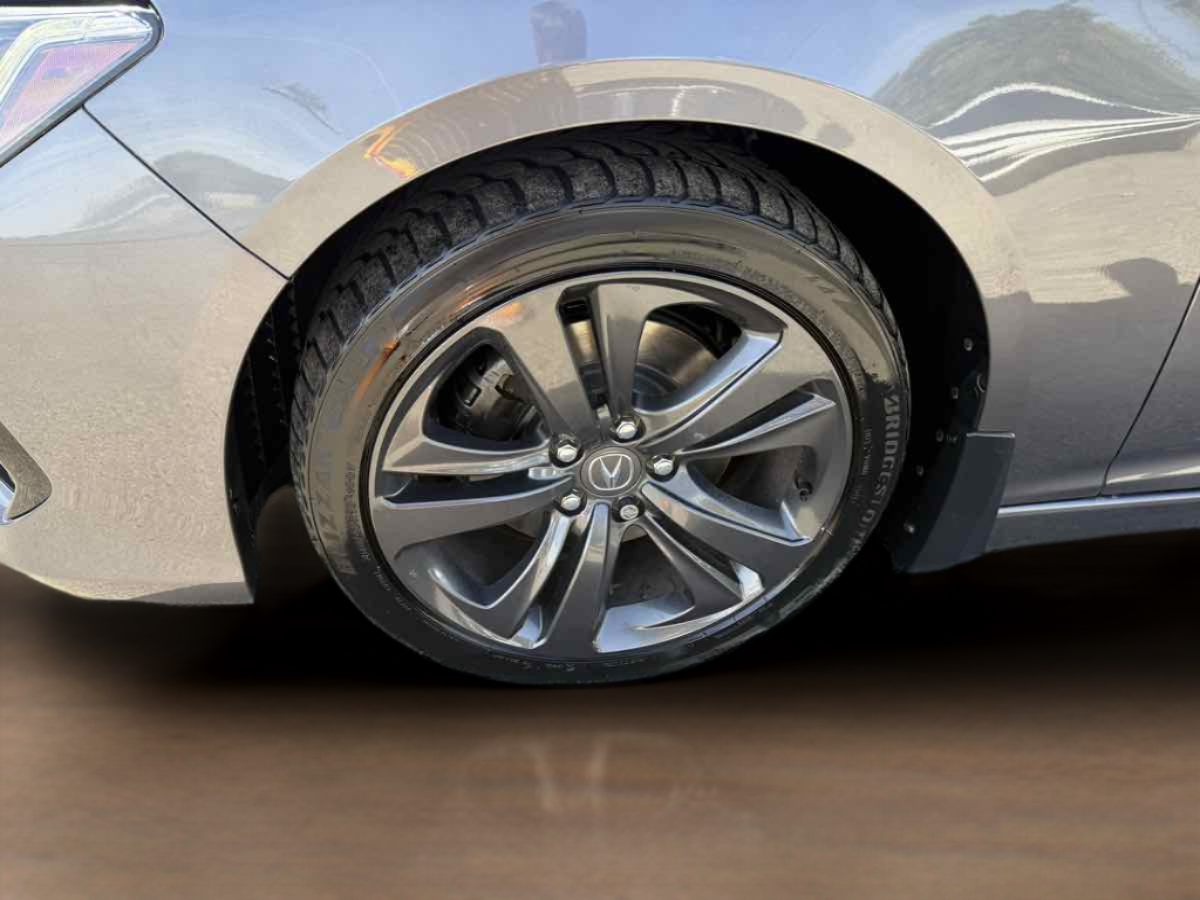 Photo 28 of this Acura TLX