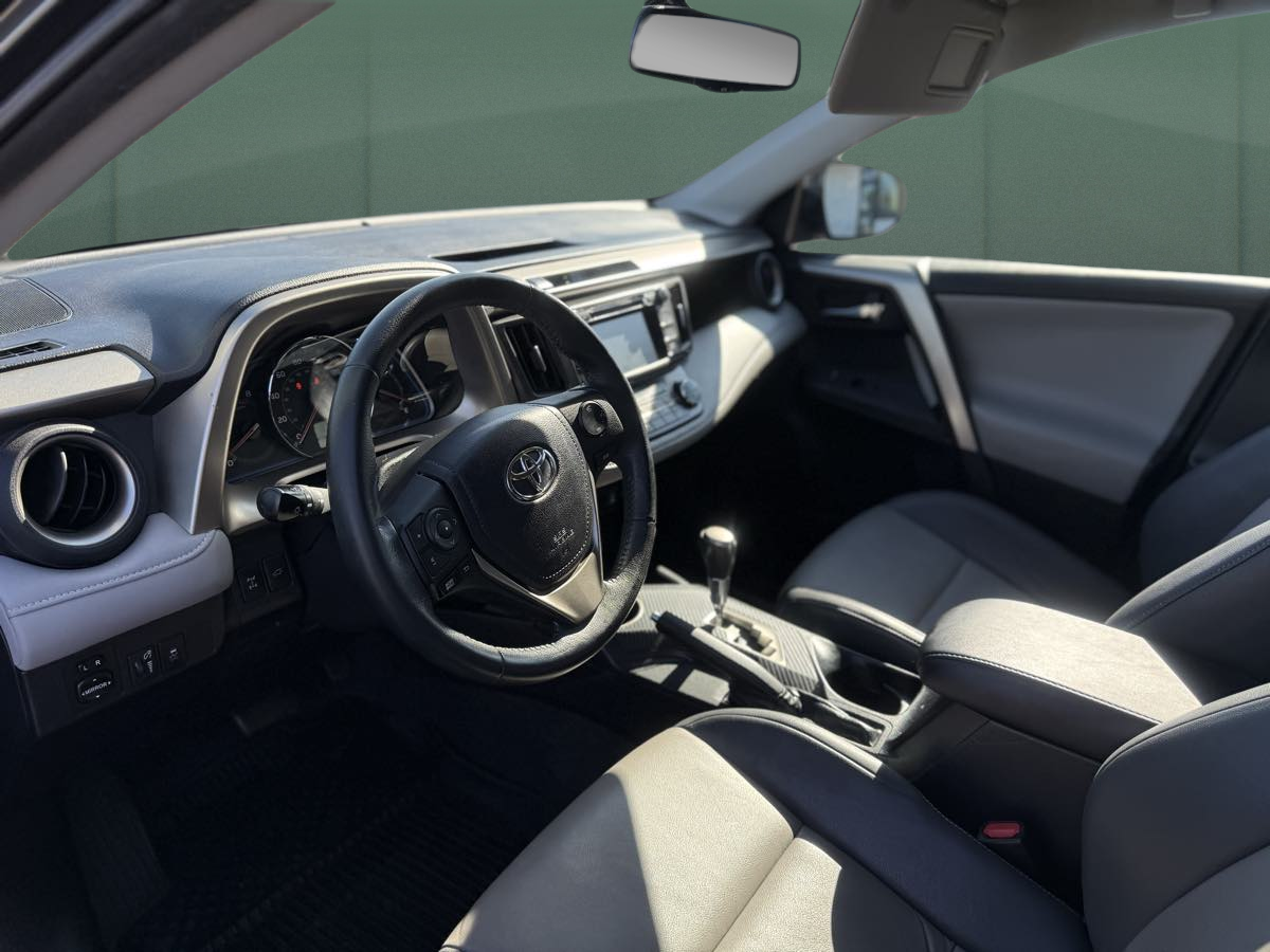 Photo 20 of this Toyota RAV4