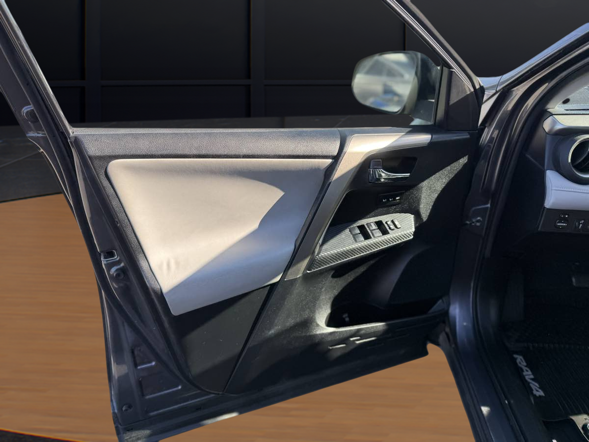 Photo 21 of this Toyota RAV4