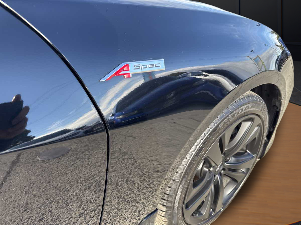 Photo 11 of this Acura TLX