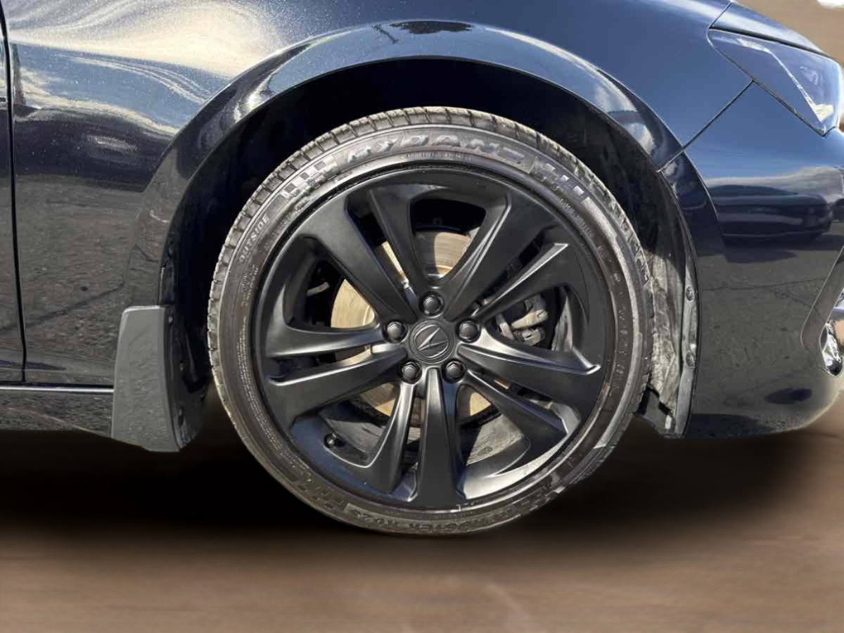 Photo 12 of this Acura TLX