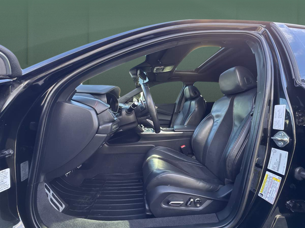 Photo 14 of this Acura TLX