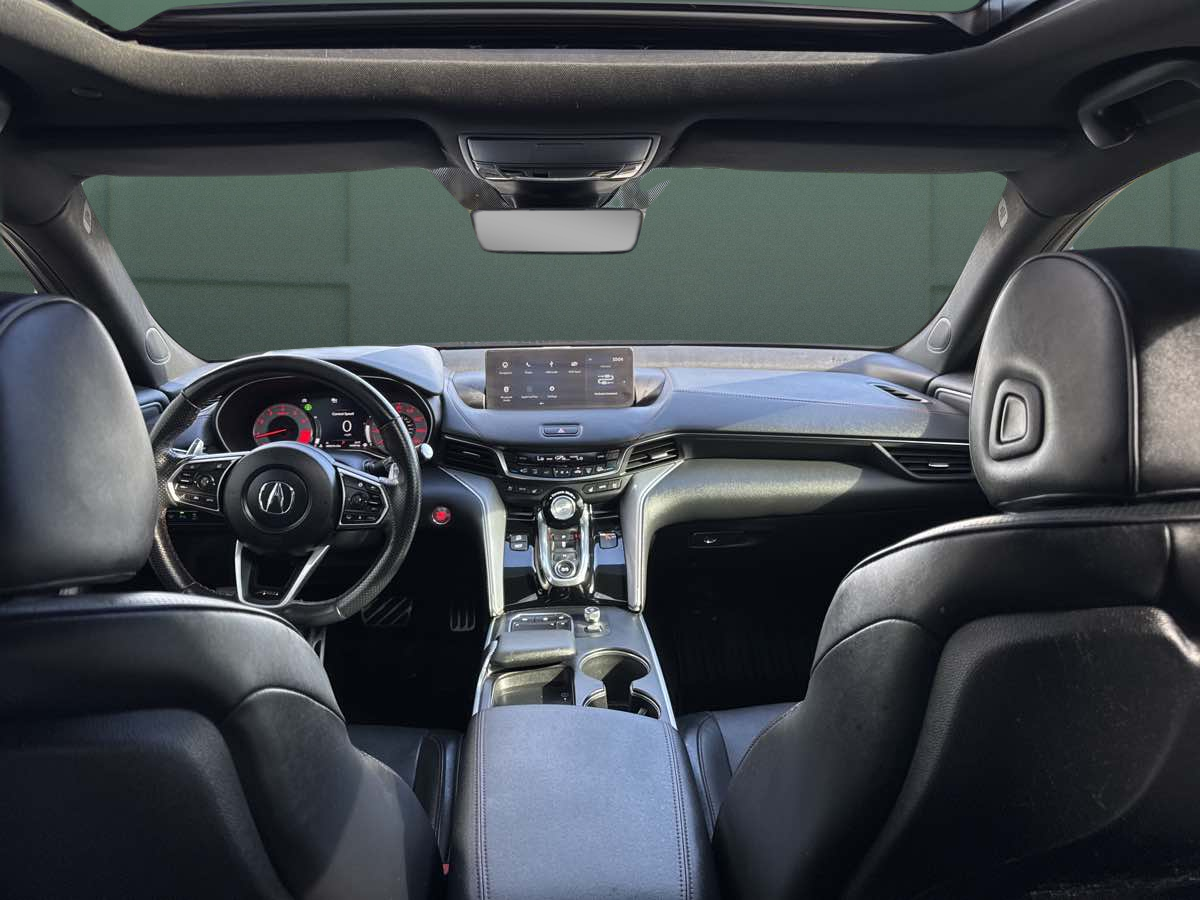 Photo 16 of this Acura TLX