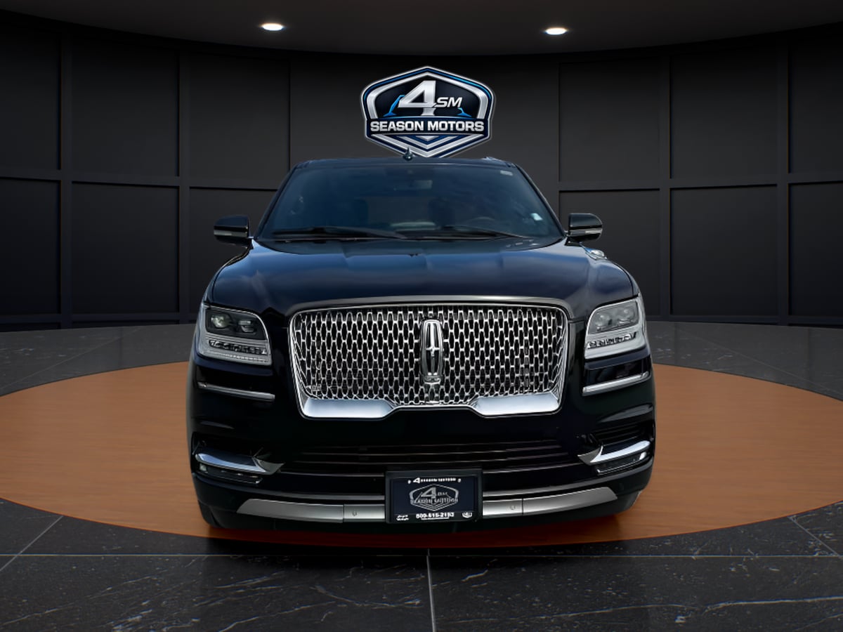 Photo 2 of this Lincoln Navigator