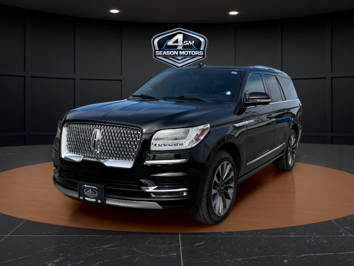 Photo 3 of this Lincoln Navigator