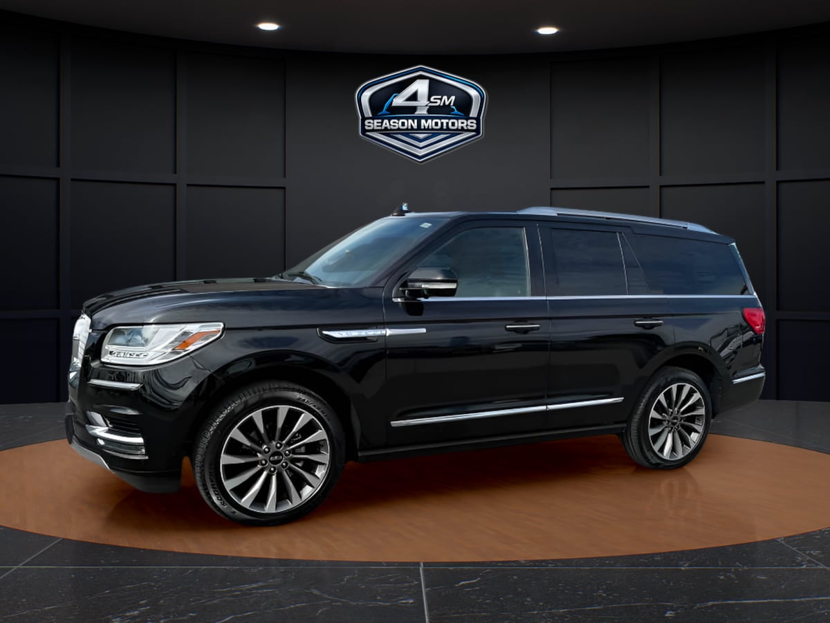Photo 5 of this Lincoln Navigator