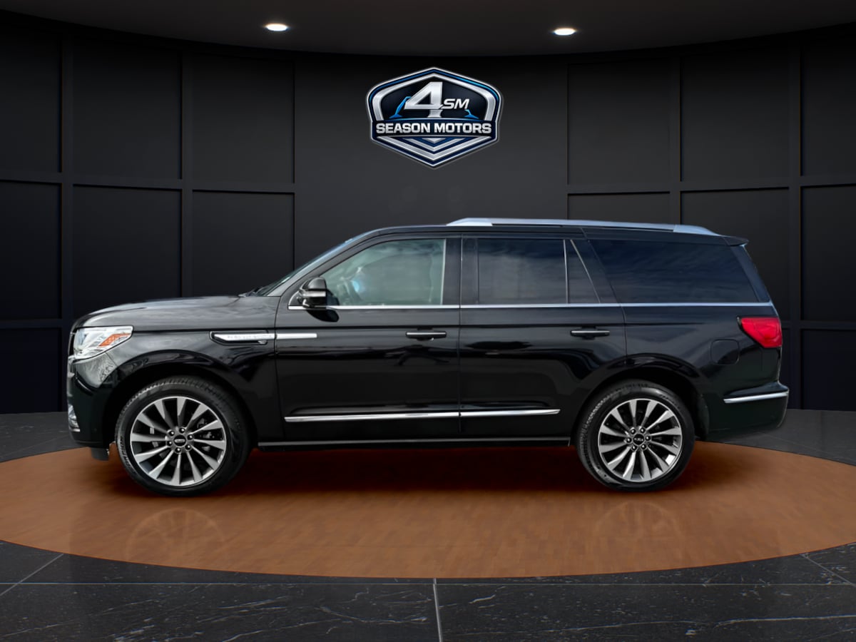 Photo 6 of this Lincoln Navigator