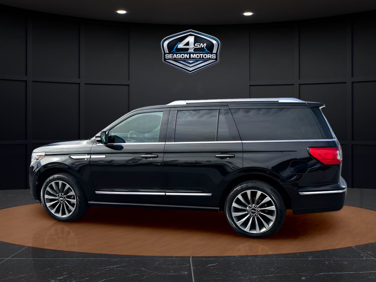 Photo 7 of this Lincoln Navigator