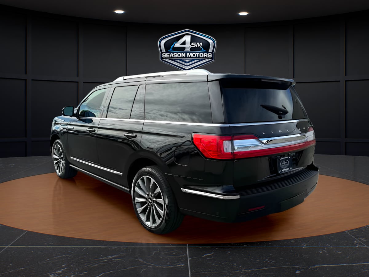 Photo 8 of this Lincoln Navigator