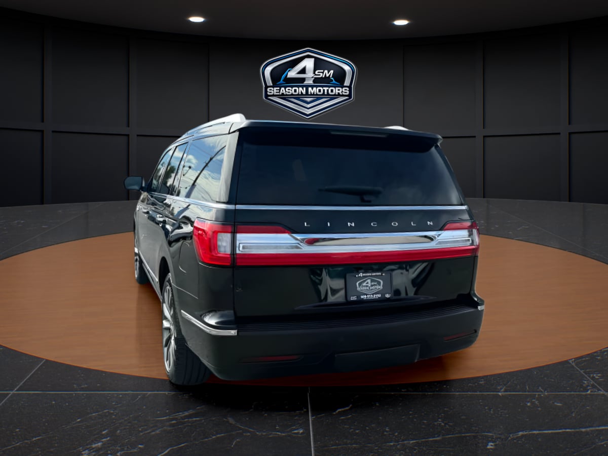 Photo 9 of this Lincoln Navigator