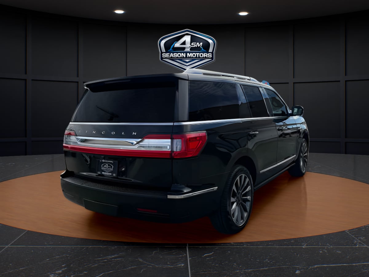 Photo 11 of this Lincoln Navigator