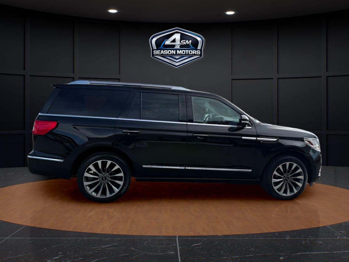 Photo 13 of this Lincoln Navigator