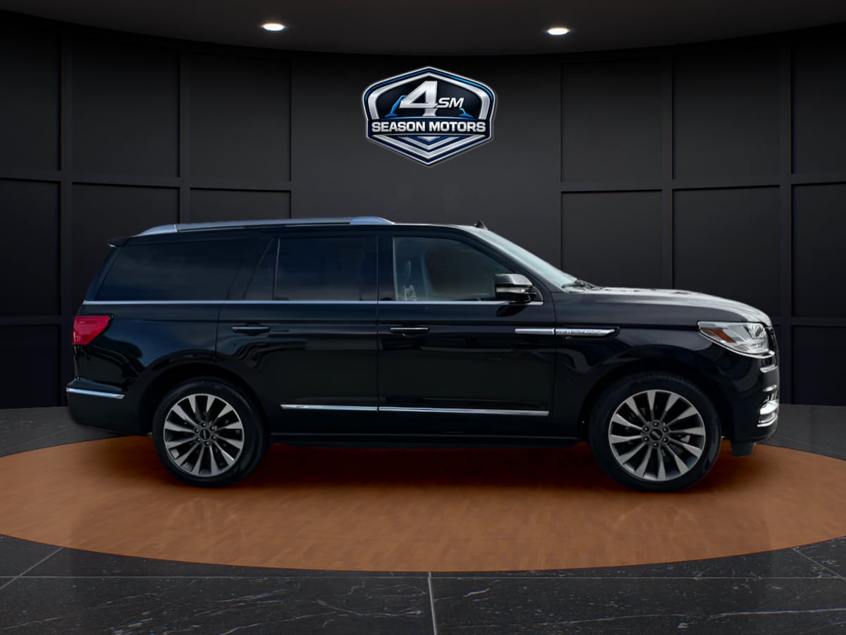 Photo 14 of this Lincoln Navigator