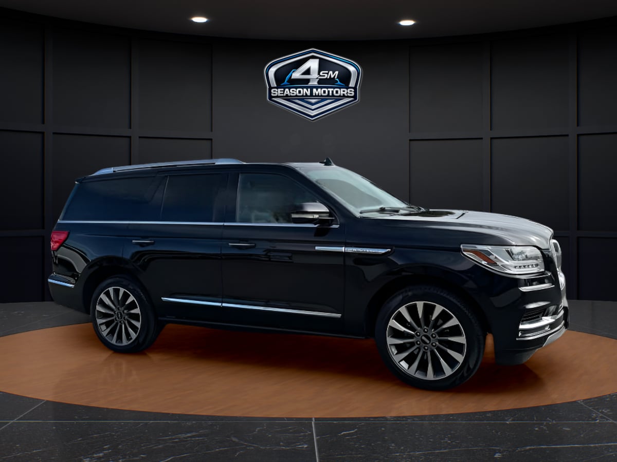 Photo 15 of this Lincoln Navigator