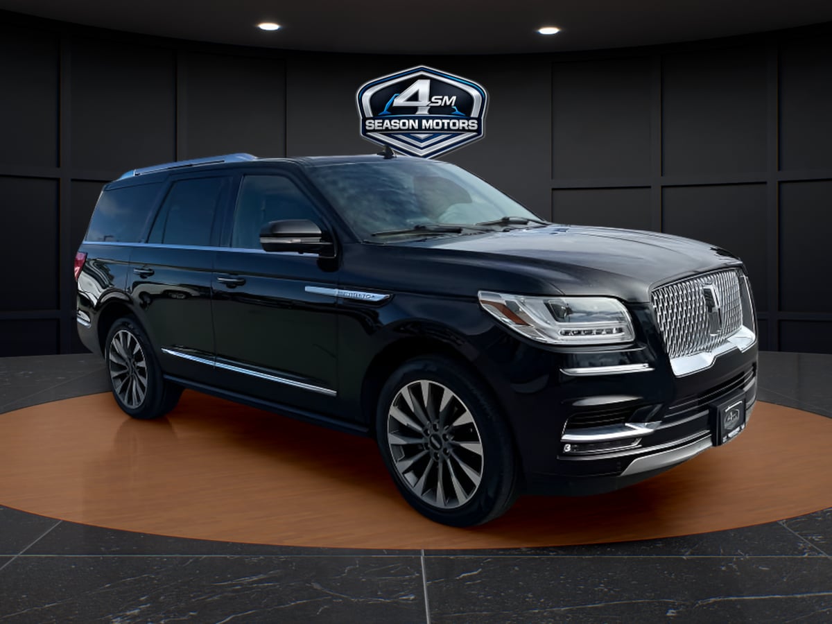 Photo 16 of this Lincoln Navigator