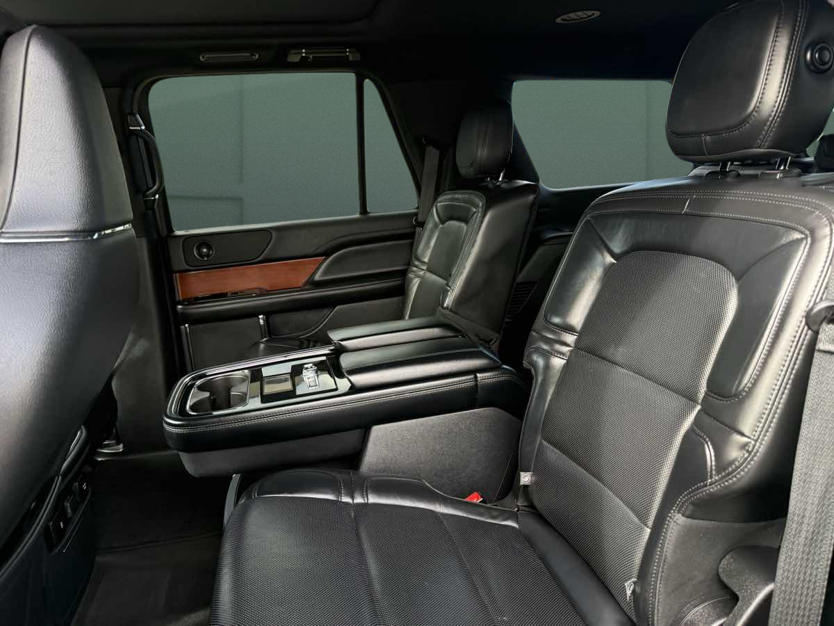 Photo 20 of this Lincoln Navigator