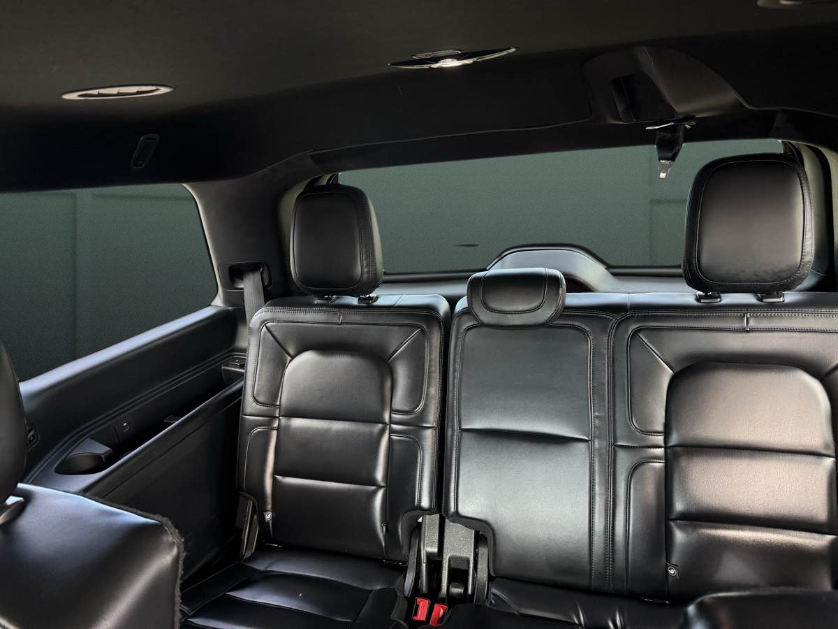 Photo 23 of this Lincoln Navigator