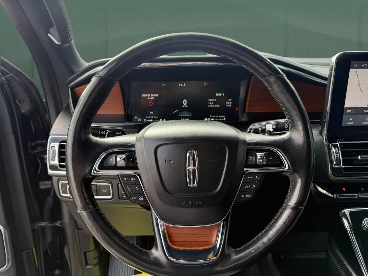 Photo 24 of this Lincoln Navigator