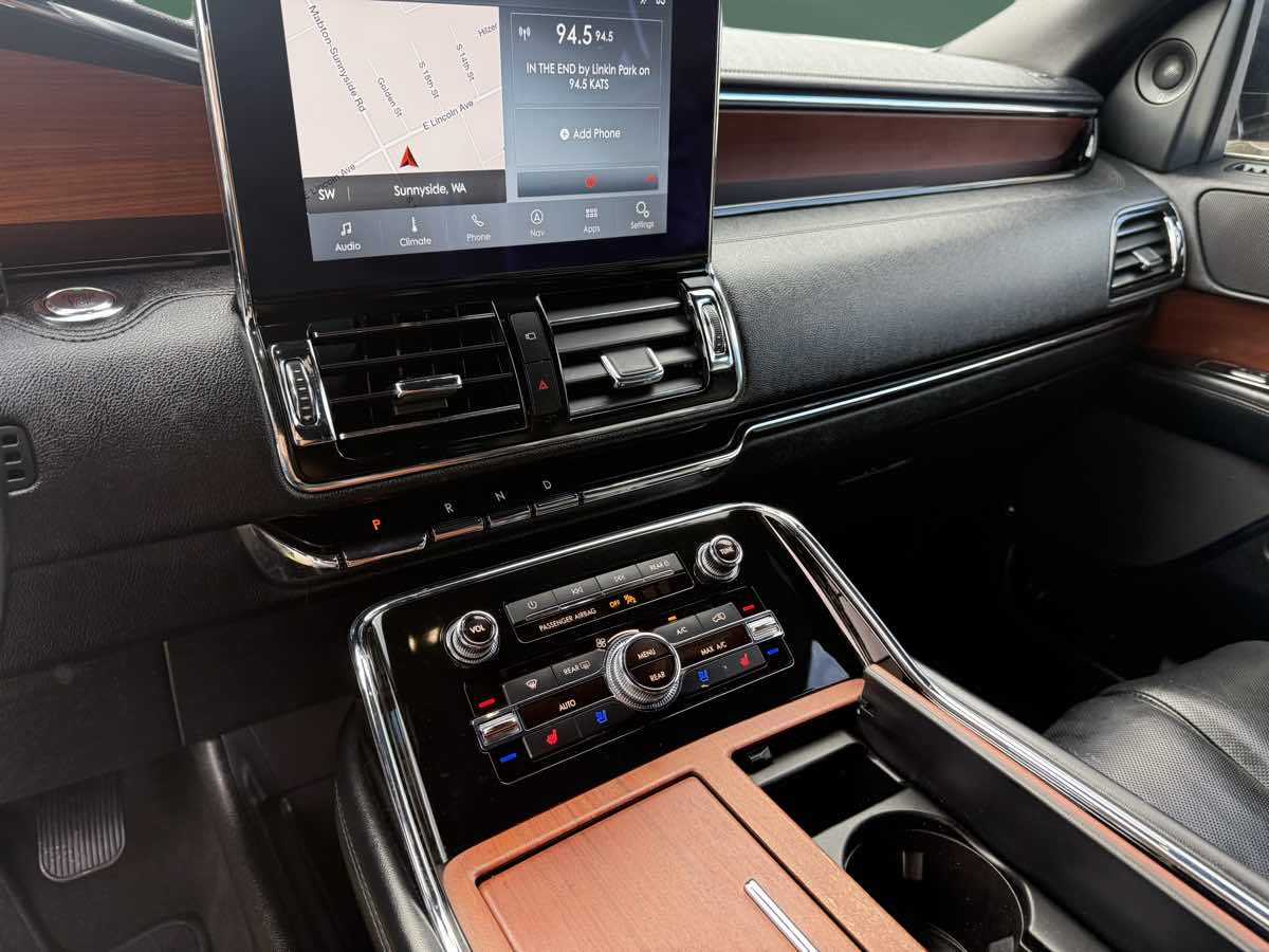 Photo 27 of this Lincoln Navigator