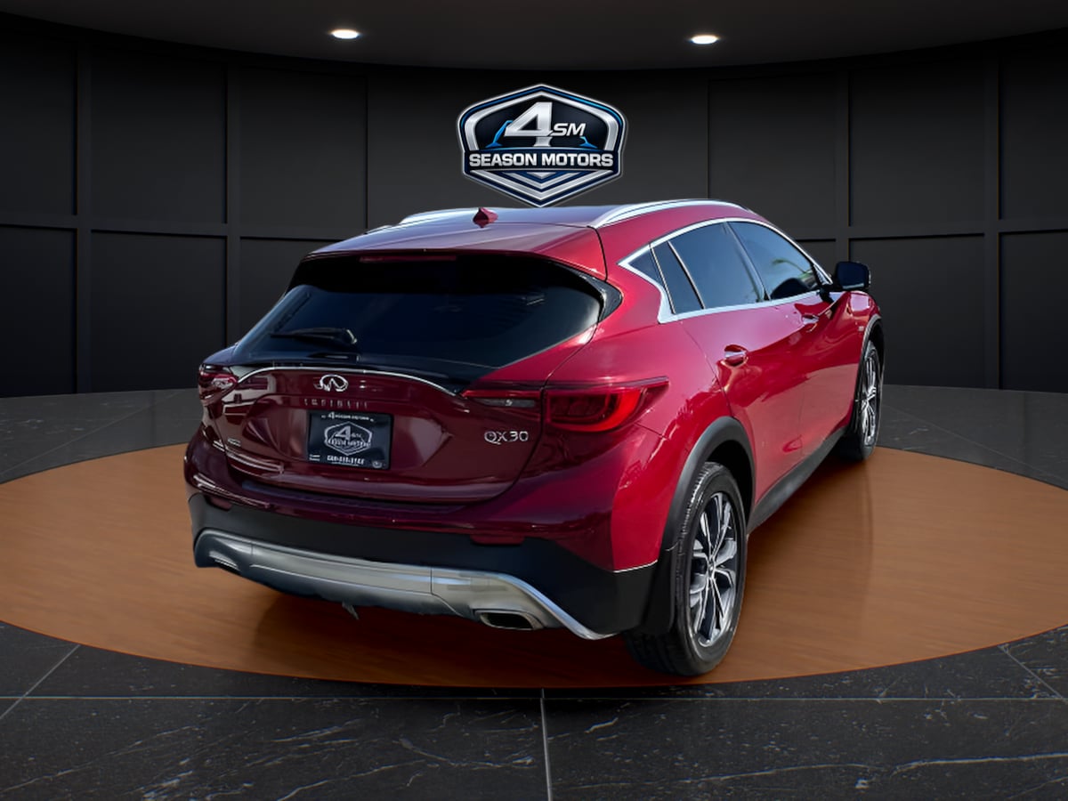 Photo 10 of this INFINITI QX30