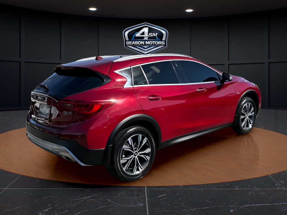 Photo 11 of this INFINITI QX30